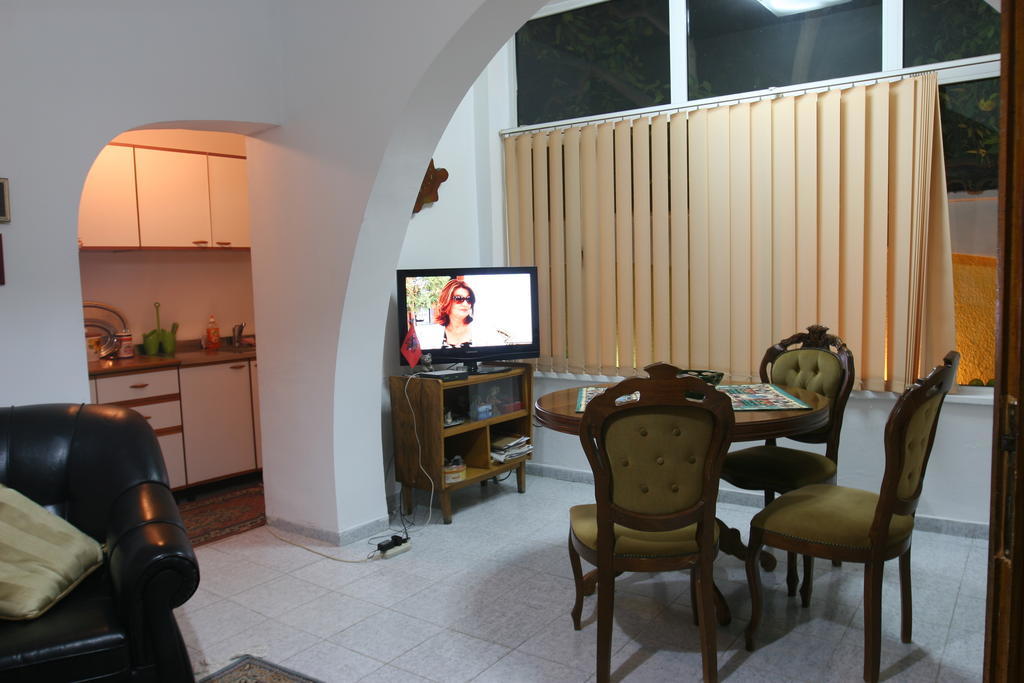 Guesthouse Pension Andrea Tirana Exterior photo